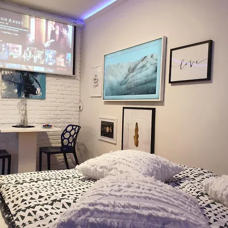 Gemuetlich U. Modern, Balkon,pp,strand,delongi,heimkino! Apartment *